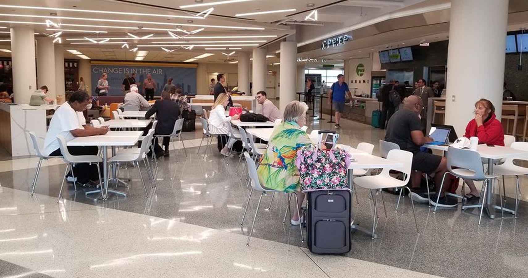 Aeroporto Midway de Chicago abre nova praca de alimentacao com