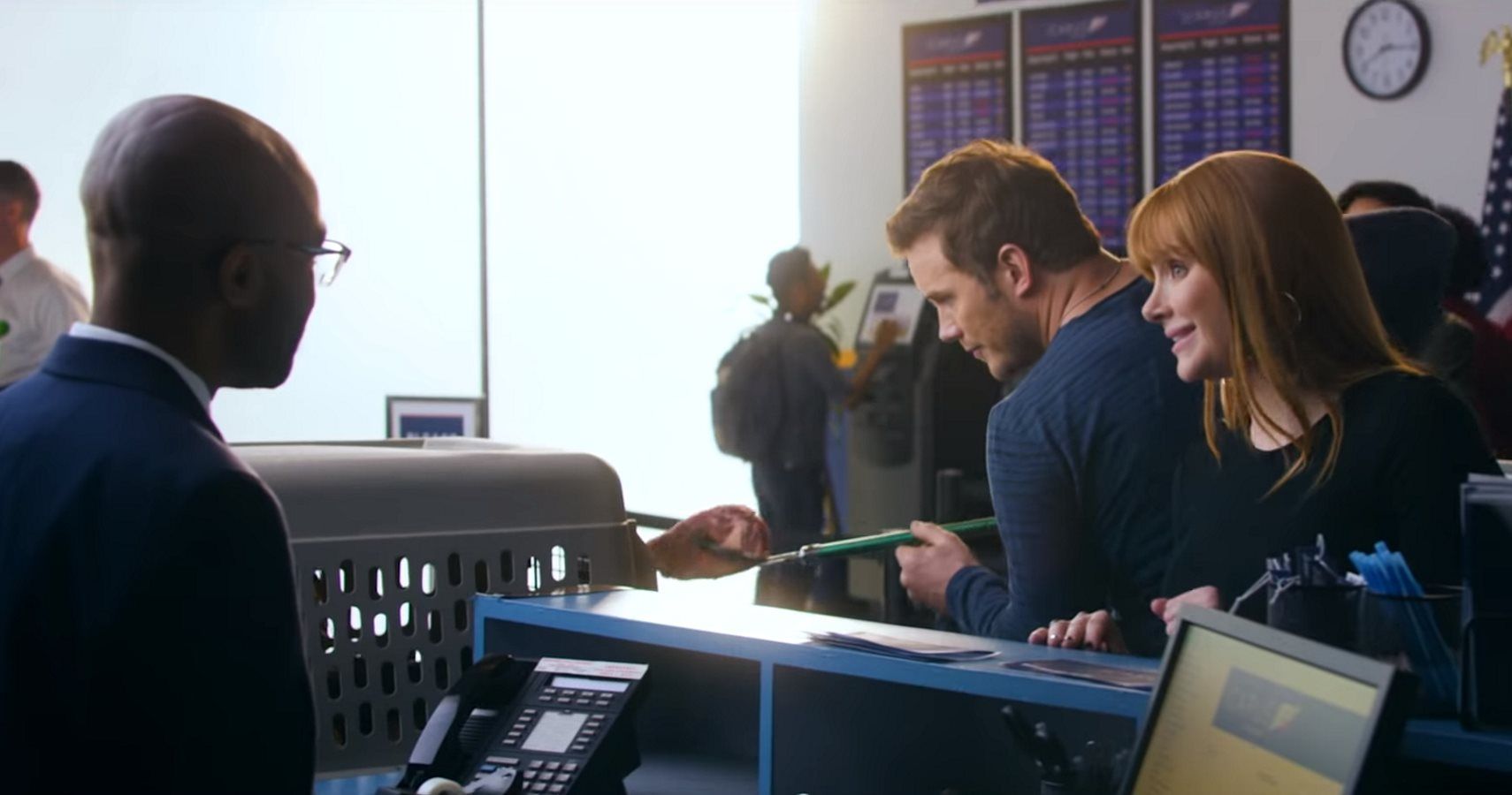 Assista: TSA excessivamente zeloso se recusa a deixar Chris Pratt embarcar com seu Velociraptor de apoio emocional