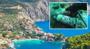 Cientistas descobrem um naufrágio de 2.000 anos contendo jarros de vinho bem preservado na Grécia
