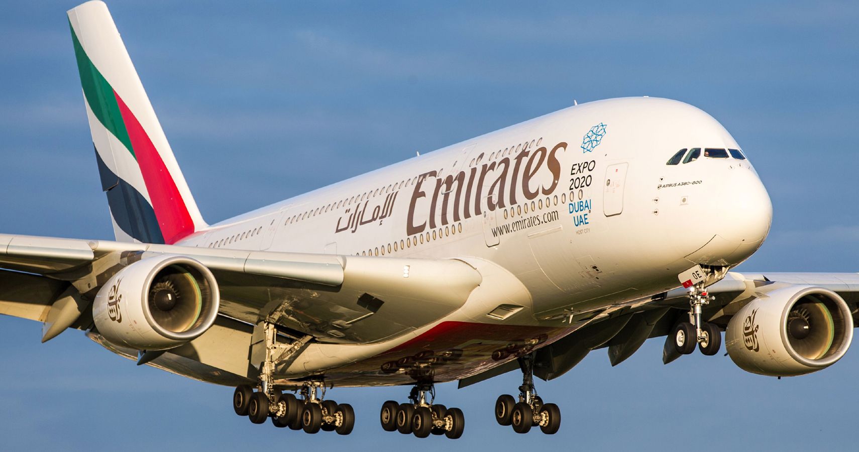 Comissaria de bordo da Emirates e acusada de roubar US