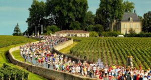 A Maratona do Médoc de Bordeaux inclui comida, vinho e de alguma forma, horas de corrida