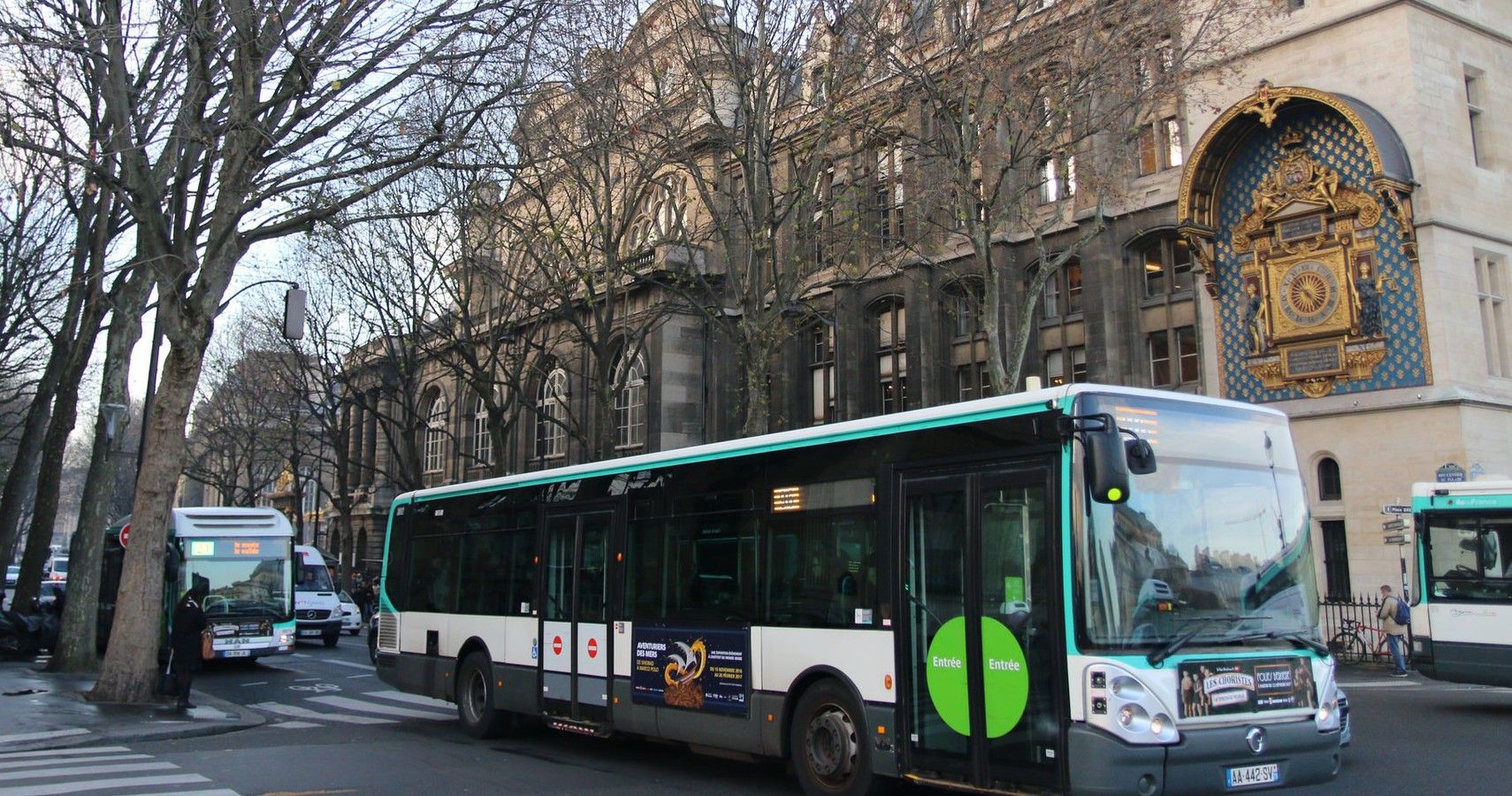 Paris oferecera transporte publico gratuito para criancas menores de 11