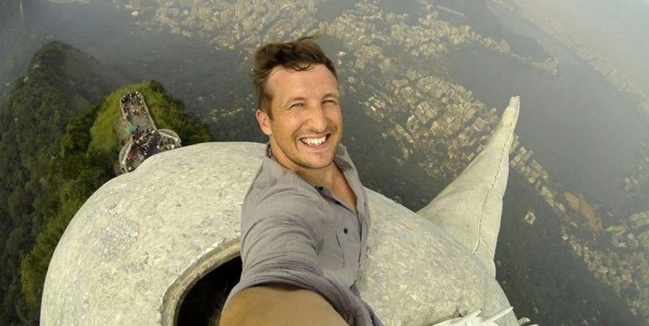 Tirar selfies pode custar caro para os turistas com seguro