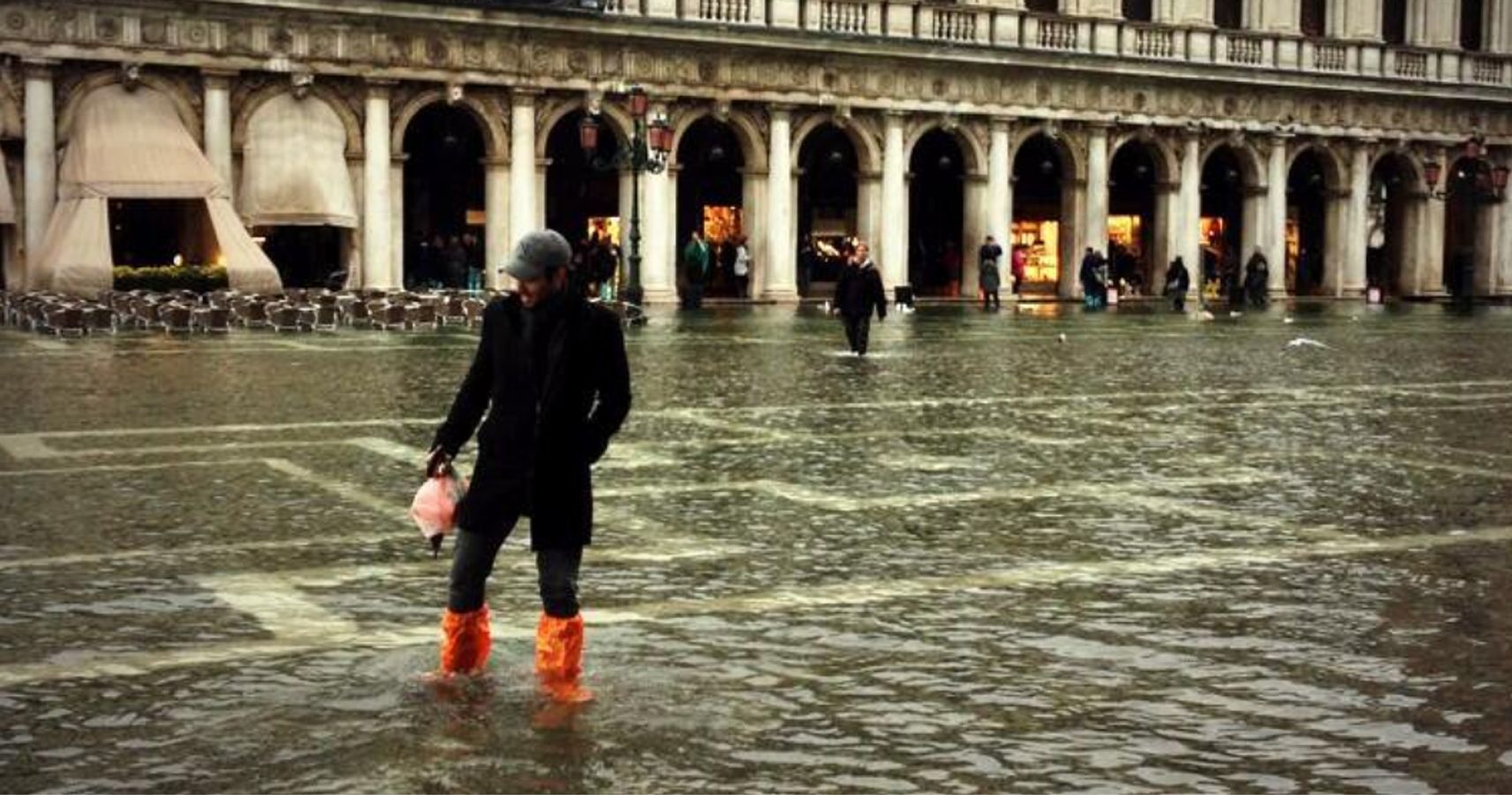 Turistas evacuados com 70 de Veneza inundada