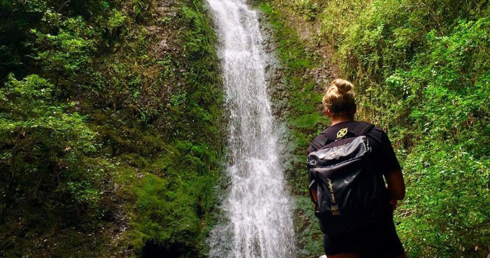 Video Mulher de 26 anos cai em cachoeira de 15
