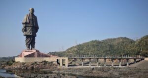 A estátua mais alta do mundo revelada na Índia é quase duas vezes mais alta que a Estátua da Liberdade