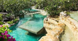 Bali Resort proíbe smartphones e outros dispositivos na beira da piscina