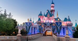 Casal consegue visitar 6 parques da Disney em 2 costas em 1 dia