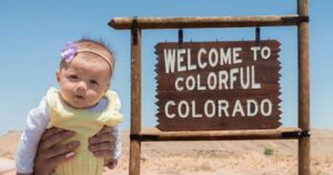 Conheça o bebê que está prestes a se tornar a pessoa mais jovem a visitar todos os 50 estados