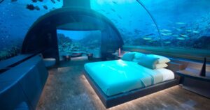 Durma com tubarões na nova villa subaquática nas Maldivas