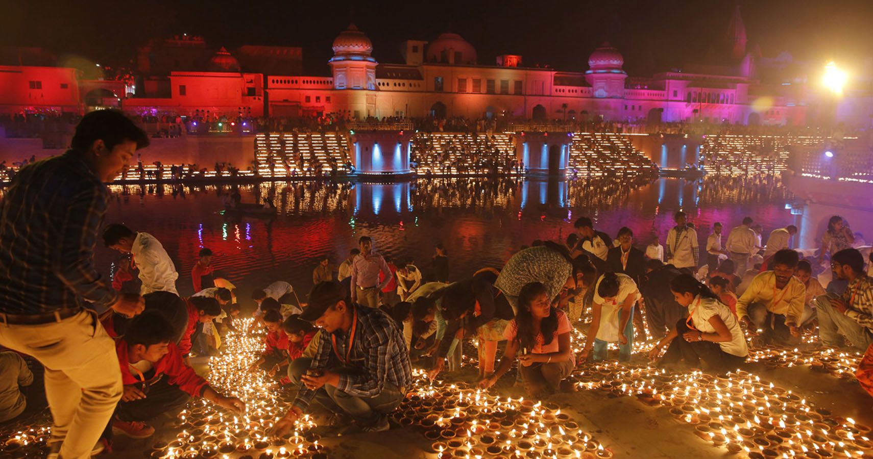Esta cidade indiana acendeu 300000 lampadas para o Diwali e