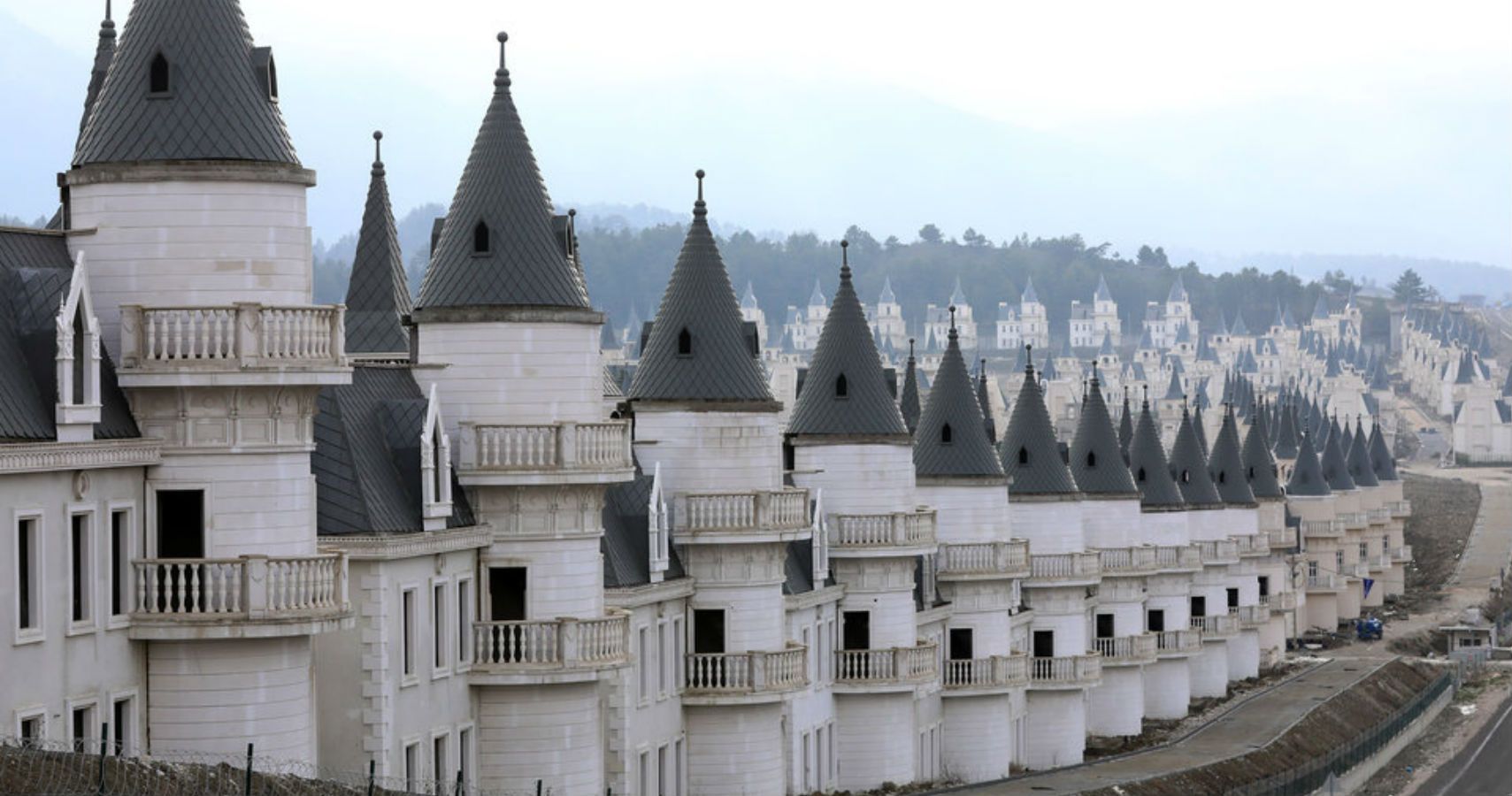 Esta cidade turca inteira de castelos no estilo Disney esta