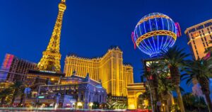 O WalletHub classifica as cidades dos EUA por fator de diversão - Las Vegas é o número um e Pearl City, no Havaí, é o último lugar
