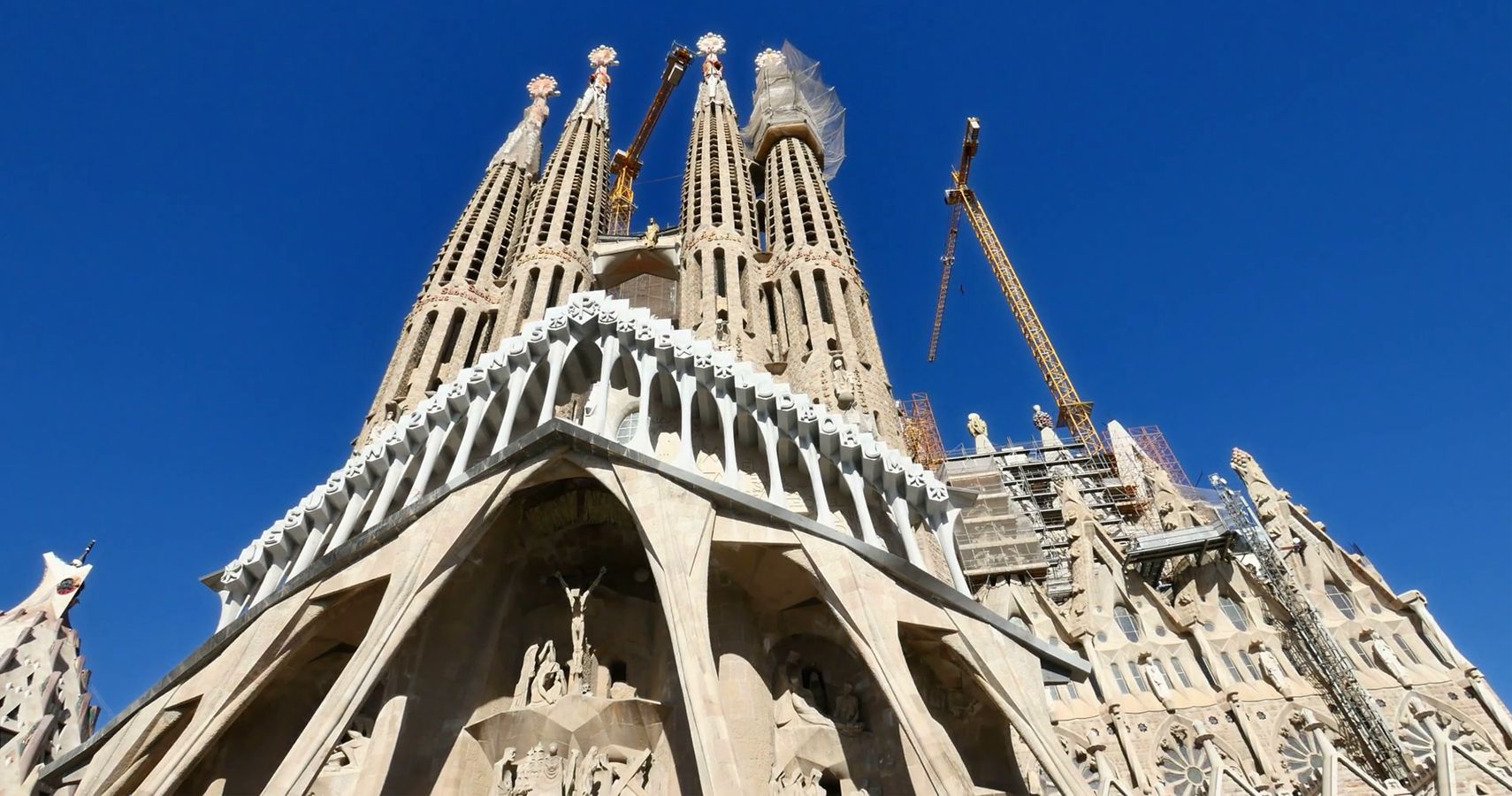 Sagrada Familia de Barcelona paga multa de 136 anos por