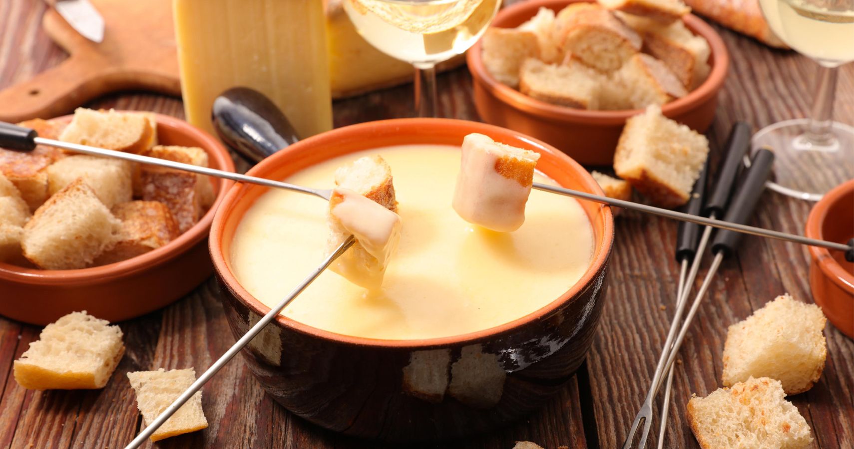 Swiss Air agora oferece fondue de queijo chocolate quente e