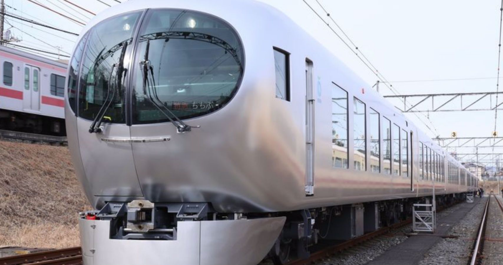 Trem de Toquio visa fazer com que os passageiros sintam