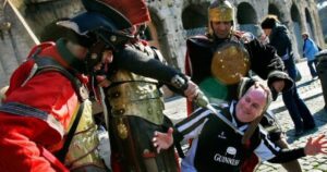 Roma anuncia proibição de gladiadores e bebida na rua para combater turistas indisciplinados